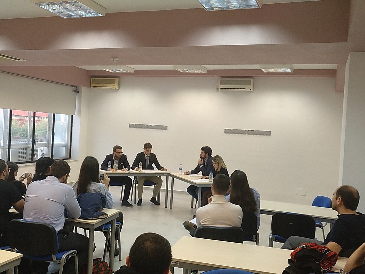 j_somosmas's tweet photo. @daliamejiap leyéndole la cartilla a @Vicunaoficial Su risa solo esconde prepotencia #DebateA4 #UnaVozPara que no entren. https://t.co/C1VJXdqXD9