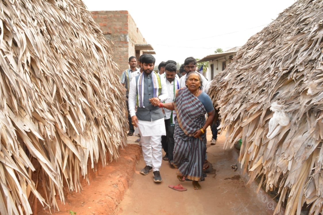 raj_adeep's tweet photo. #PrajaBharosayatra #Adeepraj #YSRCongress #Pendurthi https://t.co/POKGBK8QGh