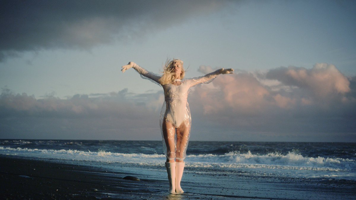 9 years of audiovisual releases today with @_iamamiwhoami_ @ionnalee
dec 4 2009-2018
thanks for the love and support