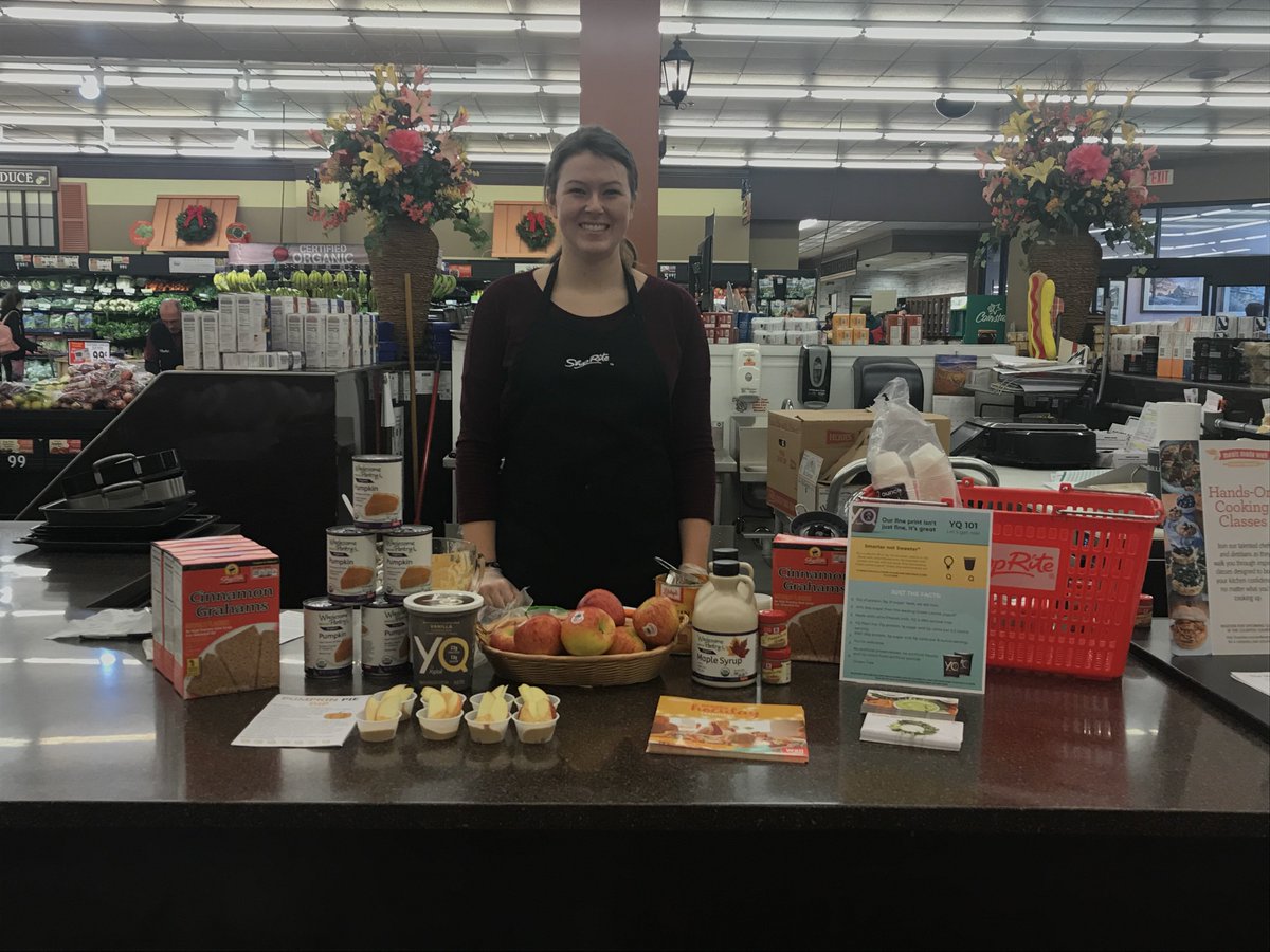 #CCCInternsinAction #RD2Be @katie_gunter7 sampling #pumpkin pie dip with apple slices @ShopRite of West Chester #WellnessEveryday