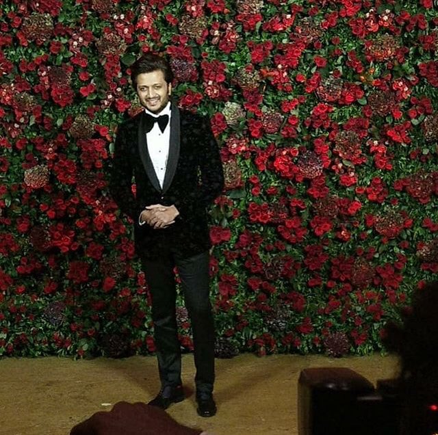 Riteishdfc's tweet photo. @Riteishd spotted at party #DeepVeerKaReception https://t.co/qr469Ul2OE