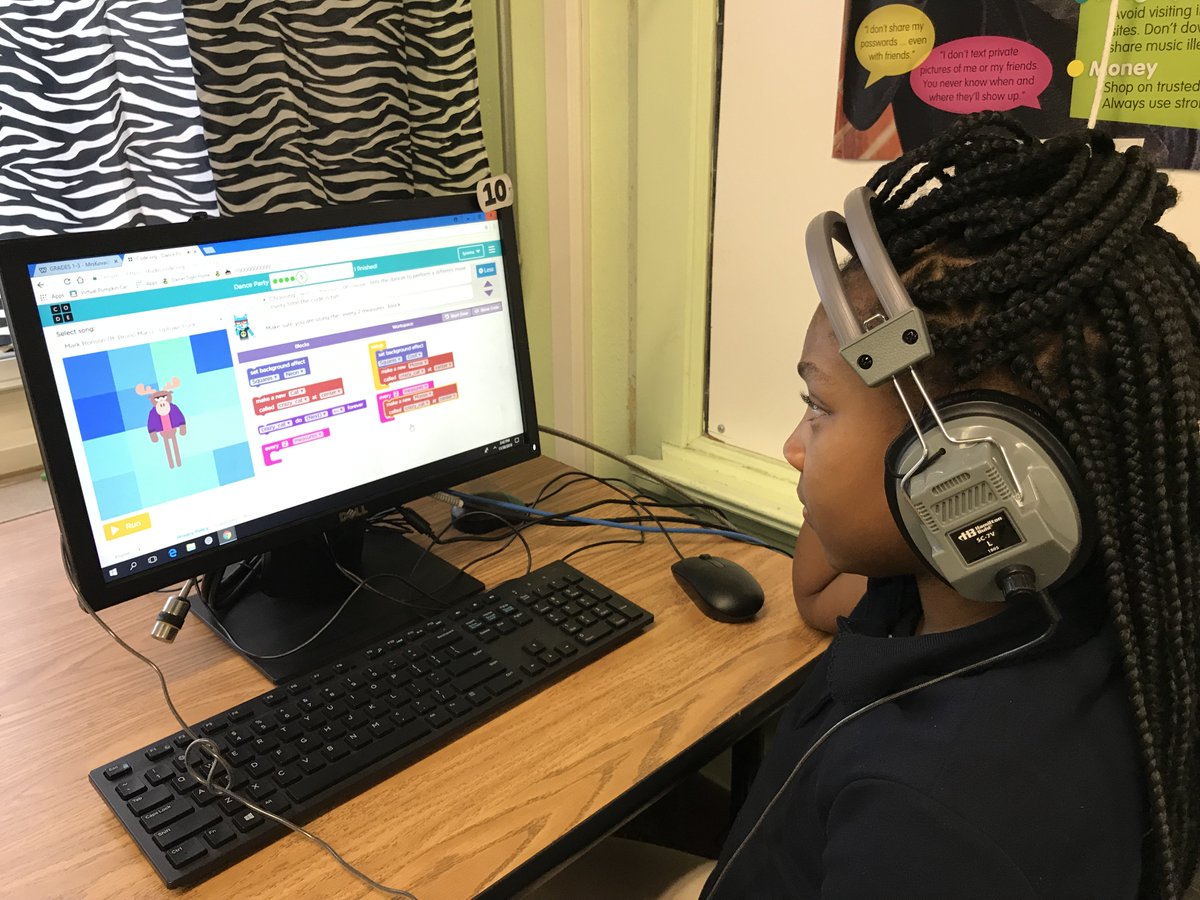 lisachambers's tweet image. S/O to the #E4Tech and #TECHCORPS teachers who will implement the #CSFirst lesson with more than 1,300 kiddos in their schools this #CSEdWeek!!!!  You all are AWESOME!!! #CSforAll #CS4OH #CSforCle #CS4Cbus #hourofcode2018