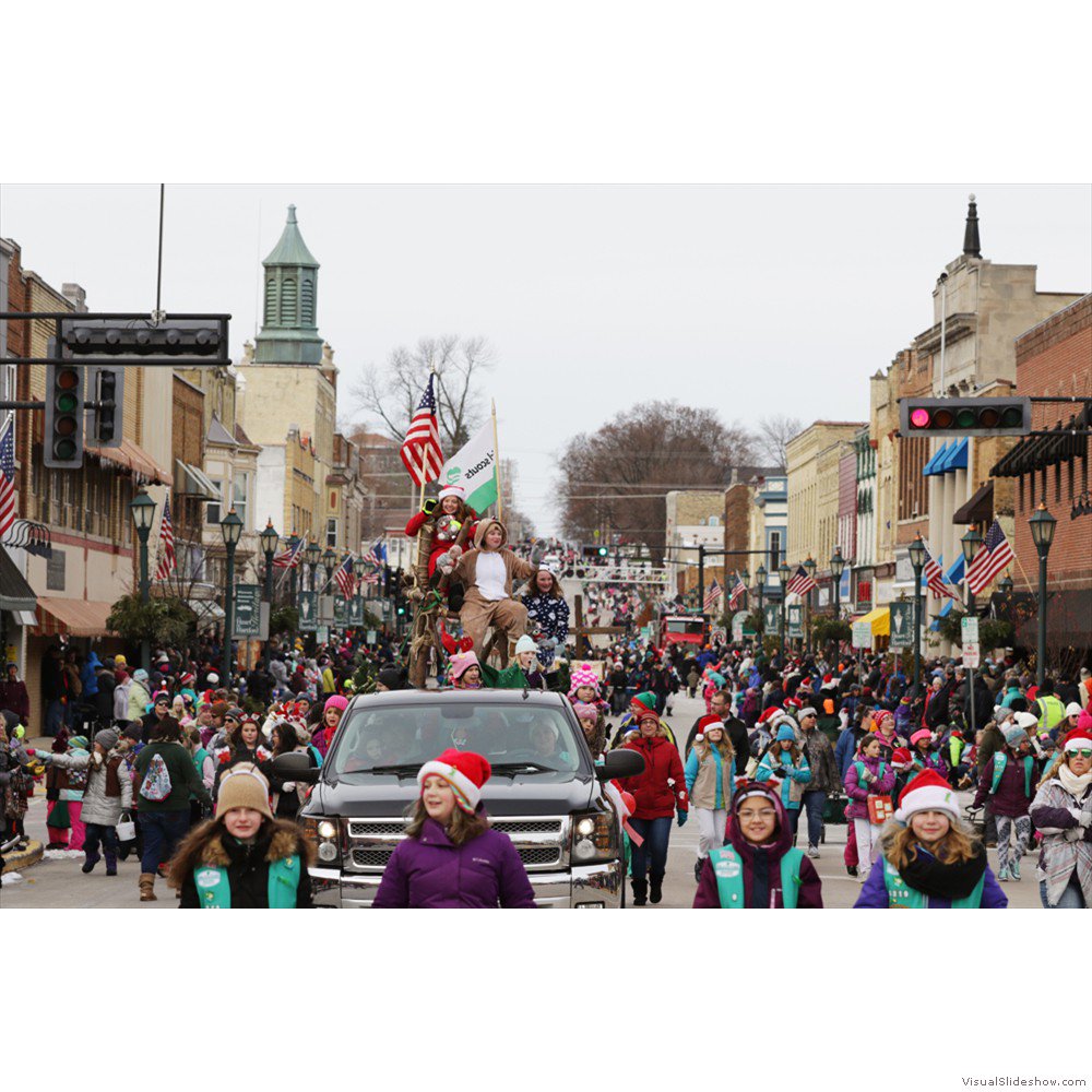 November #PhotosOfTheMonth by Daily News (@WestBendNews ) photographer John Ehlke (@JEhlkeWBDN ): gmtoday.com/slide_shows/20…