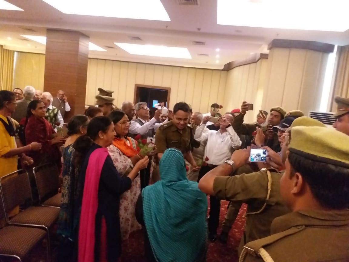 ADCP_C_Noida's tweet photo. We care.........
We will always care .

#NoidaPolice celebrating #SENIOR_CITIZEN_WEEK

Your Safety Our Priority !!👮
@Uppolice
@dmgbnagar
@vjaiswal007 @praveen_singh5 https://t.co/4uLsbeLFJO