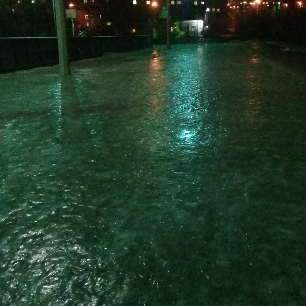 yourproblem_1's tweet image. И как мне здесь ходить?