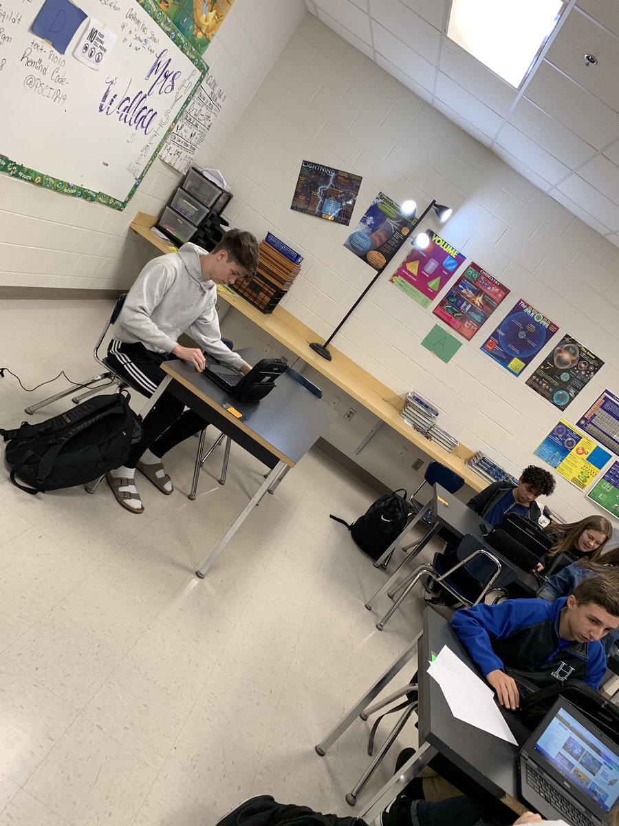 tinasci4fun's tweet photo. Celebrating computer science week!! #hhsonthemove #TigerCSEd @Hollistertiger https://t.co/HDSFtJxiGi