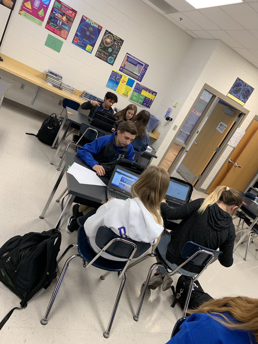 tinasci4fun's tweet photo. Celebrating computer science week!! #hhsonthemove #TigerCSEd @Hollistertiger https://t.co/HDSFtJxiGi