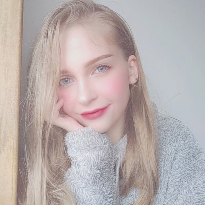 aesthetichoe_96's tweet photo. 겨울은 여기에 있다
#burgundylips #gradientlips #blushed #softmakeup #softpale #cute #kawaii #cozy #winter #blonde #blueyes #ukrainiangirl #selfie #photography #mood #foggy https://t.co/PqDOY0zcNE