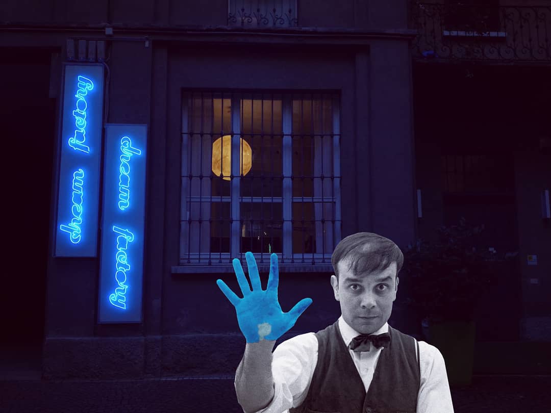 dreamfactorylab's tweet photo. E ufficiale: l' "International Dream Factory Blue" é stato riconsociuto come colore dell'anno ✨ lo stesso #YvesKlein sembra essersi convertito alla nuova nuance..😂

#Blue #Klein #BlueKlein #IBK #ContemporaryArt #ContemporaryArtist #artist #art #CorsoGaribaldi #events #location https://t.co/yGUuHHyG16