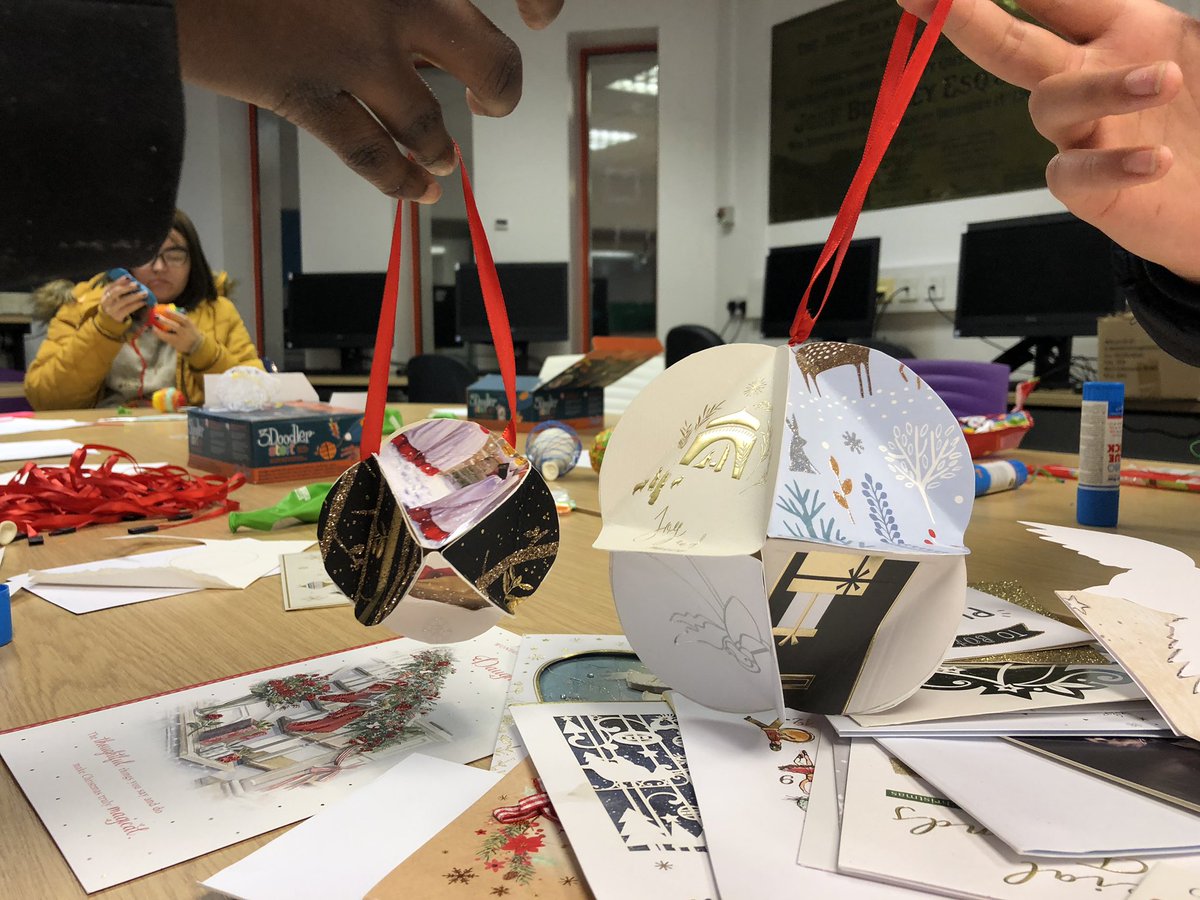 PaulaCarley's tweet image. And good ol recycled Xmas crafts @MancLibraries  #GortonLibrary