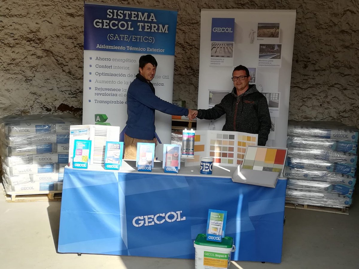 GECOLoficial's tweet photo. Nuestro compañero @JAMonederoGECOL en Miguelturra (C. Real), compartiendo jornada con Mat. Sanrod, S.L.
En la fotografia Javier Sánchez y Dioni Sánchez, Gerentes.
#GECOLequipo #SiempreCerca #GECOLpva https://t.co/aYexurQvcR