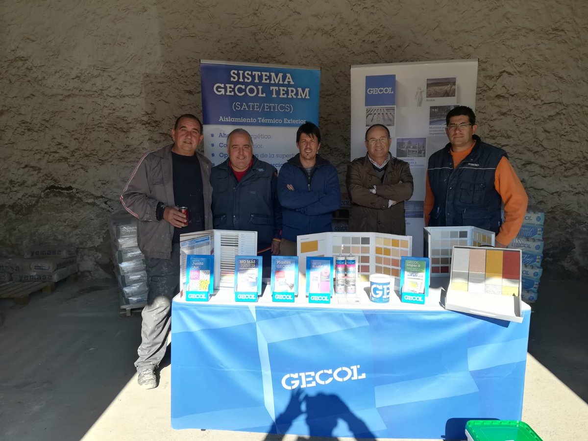 GECOLoficial's tweet photo. Nuestro compañero @JAMonederoGECOL en Miguelturra (C. Real), compartiendo jornada con Mat. Sanrod, S.L.
En la fotografia Javier Sánchez y Dioni Sánchez, Gerentes.
#GECOLequipo #SiempreCerca #GECOLpva https://t.co/aYexurQvcR