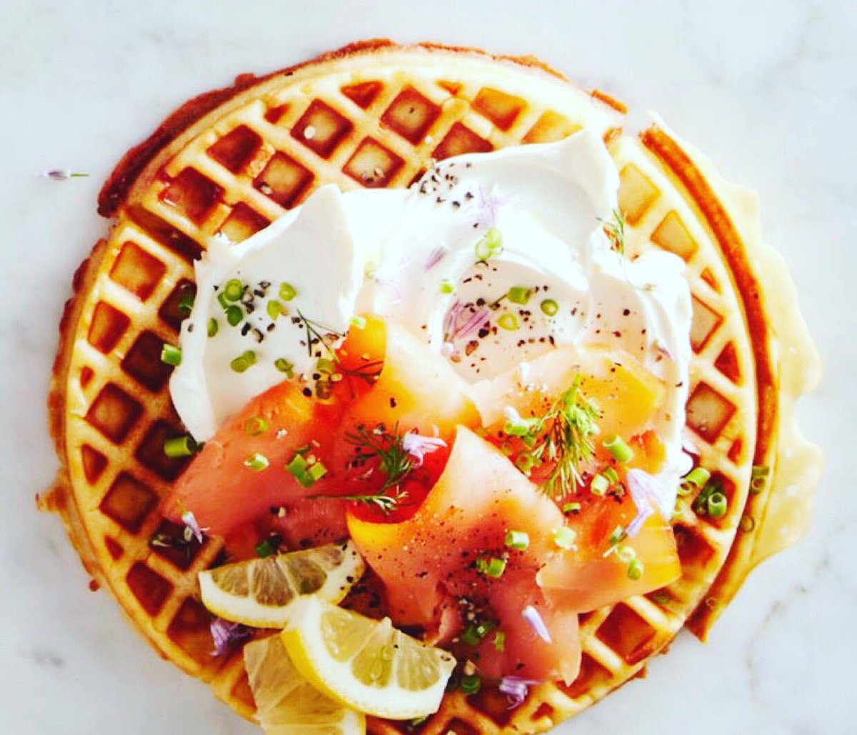 #foodtruck#instafood #foodphotography#foodgasm #foods #foodlover #travelphotography #washingtondc #instaphoto #smile #usa#facebook #influencer #instafollow #instafollowers #salmon #smokedsalmon #norwegiansalmon #norwegian #waffles #wafflesandwich #wafflehouse #lunch #office #now