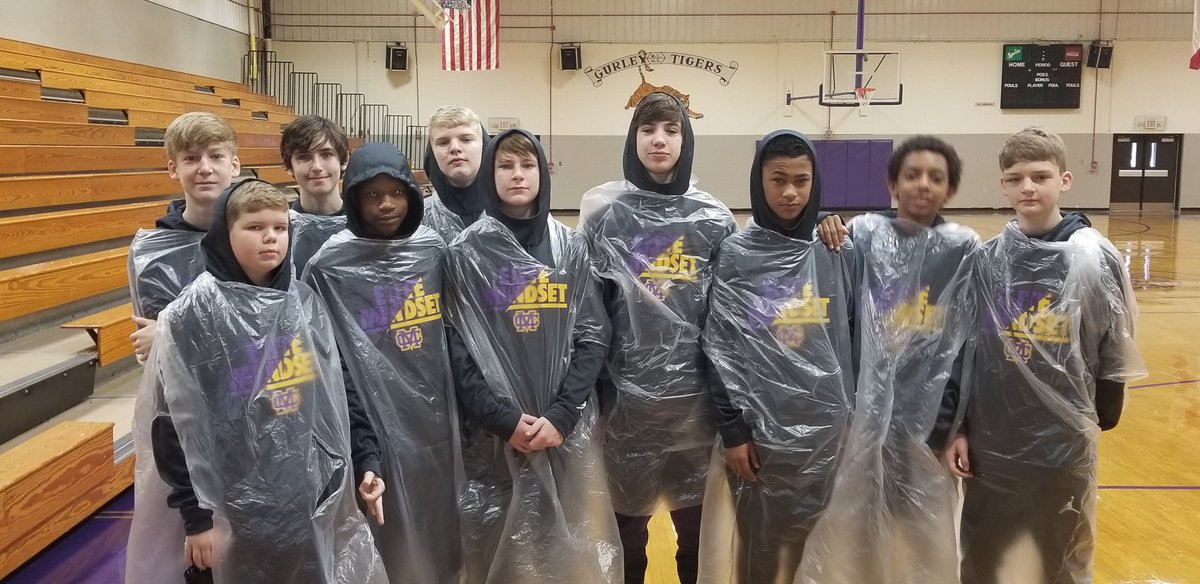 Coachb02que's tweet photo. Really enjoyed giving back @ The Gurley Christmas Parade to the community that supports our Student-Athletes and School Programs....Thanks from MCHS FFA and MCMS Basketball Program...Happy Holidays!!! https://t.co/4T1pjZh1Mv