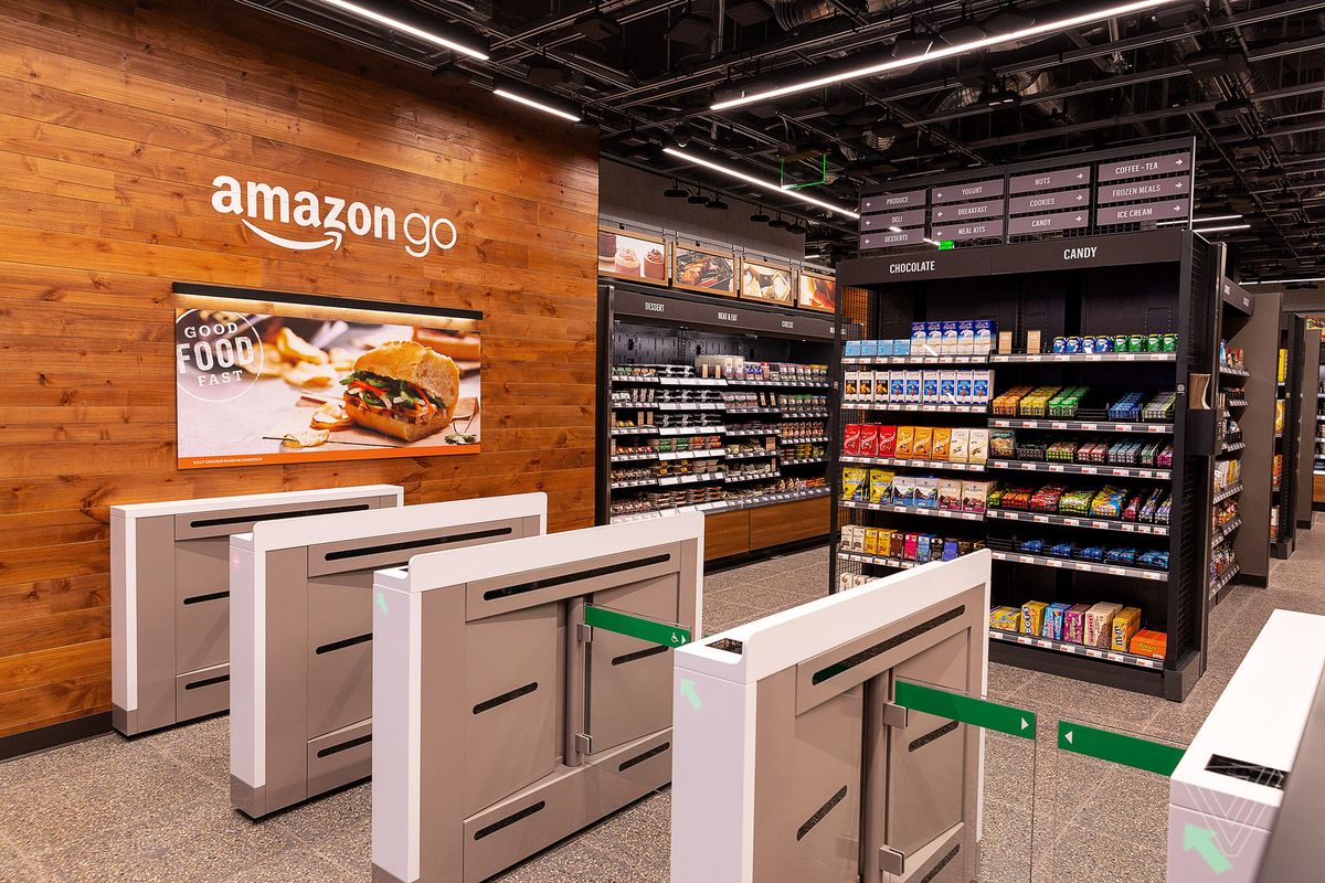 Paylobby_de's tweet photo. Amazon Go is going big! @amazon is reportedly experimenting with the implementation of its cashierless technology to bigger retail locations. Learn more here: https://t.co/zkenIDSxp9

@WholeFoods @Nike @Walmart @SamsClub #retailtuesday #ArtificialIntelligence #automation https://t.co/ISRBELPgn9