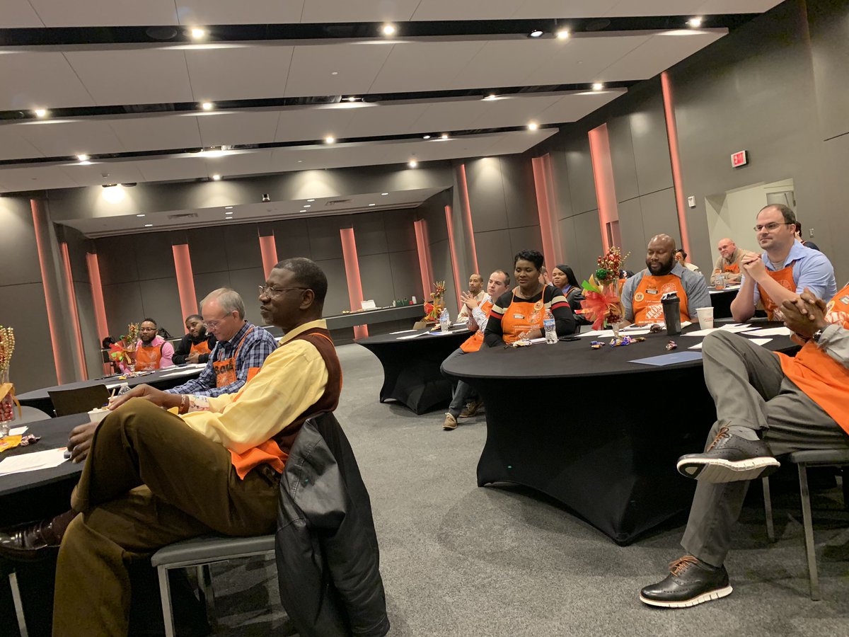 briananderson82's tweet photo. Up close and personal with some outstanding teachers! #sharpeningthetools #Asm2018 #findthewins @wendellAbernat1 @ginger_coleman @Tenney1R https://t.co/5equk6cwVs