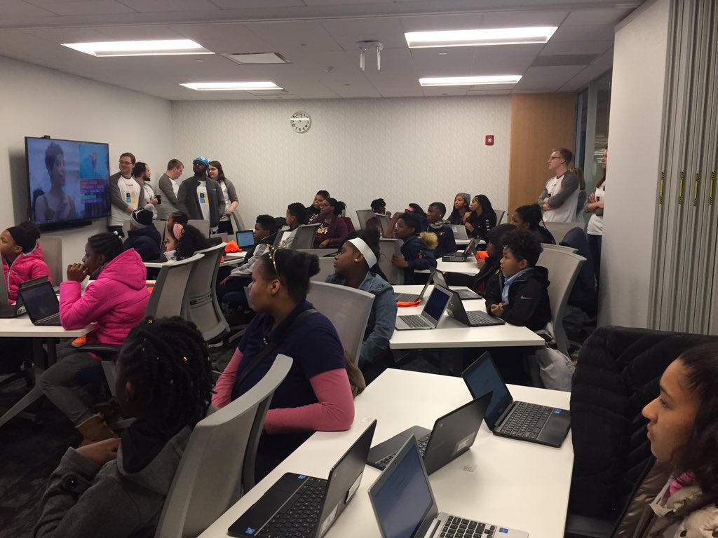 TaylorTeachr's tweet photo. #earlestem #scholars are #celebrating #computerscienceweek #HourOfCode #hourofcode2018 #whatsgoodinenglewood https://t.co/b0KhtKVWdP