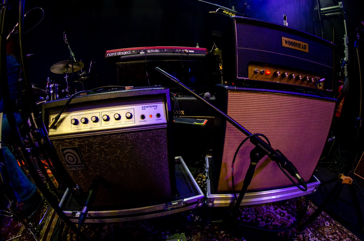 TrustFox's tweet photo. Some very sexy vintage guitars, amps and drums on stage last night @Makeruk #drums #fender #gibson https://t.co/X726yOZka1