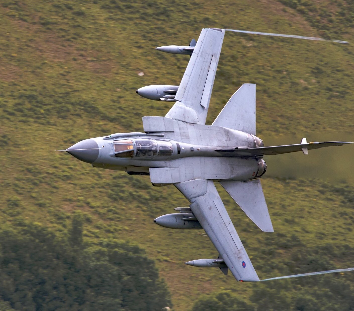 DtlsLqFXgAAF3BE.jpg:large