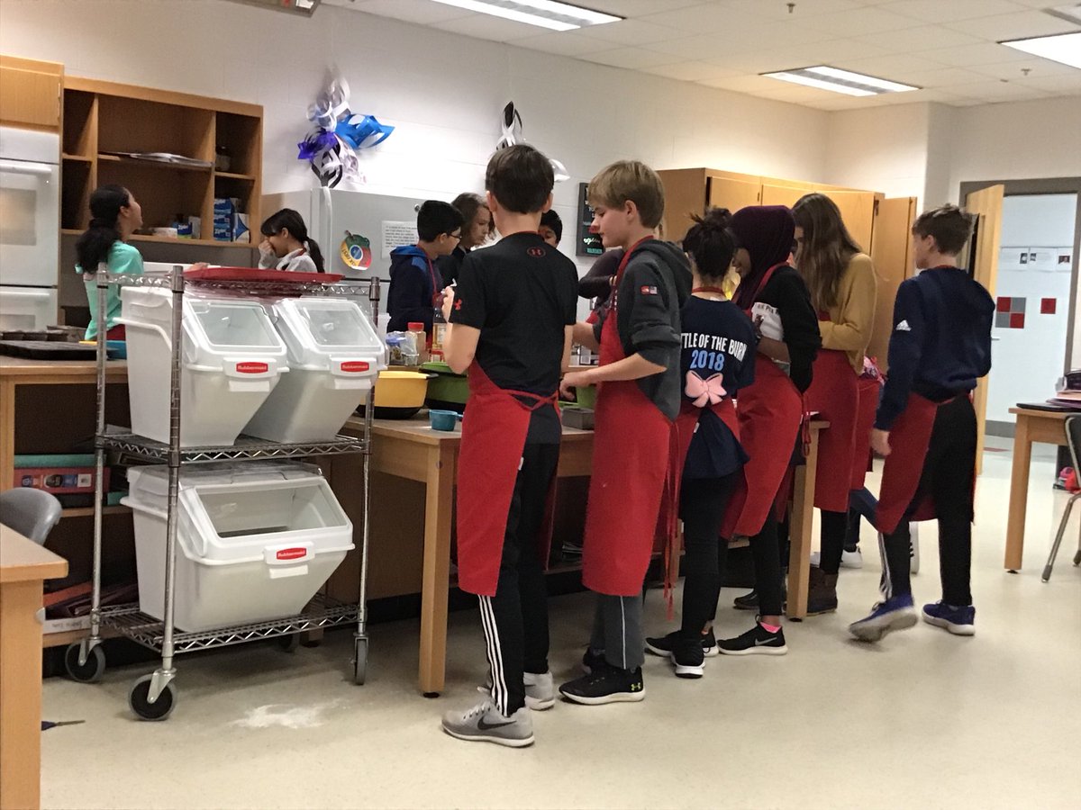 FACS students are busy making a variety of cup cakes @TrailsideMiddle getting ready for “Cupckae Wars” They all smell like winners to me 😊 👍 @KathleenBaron #lcps19