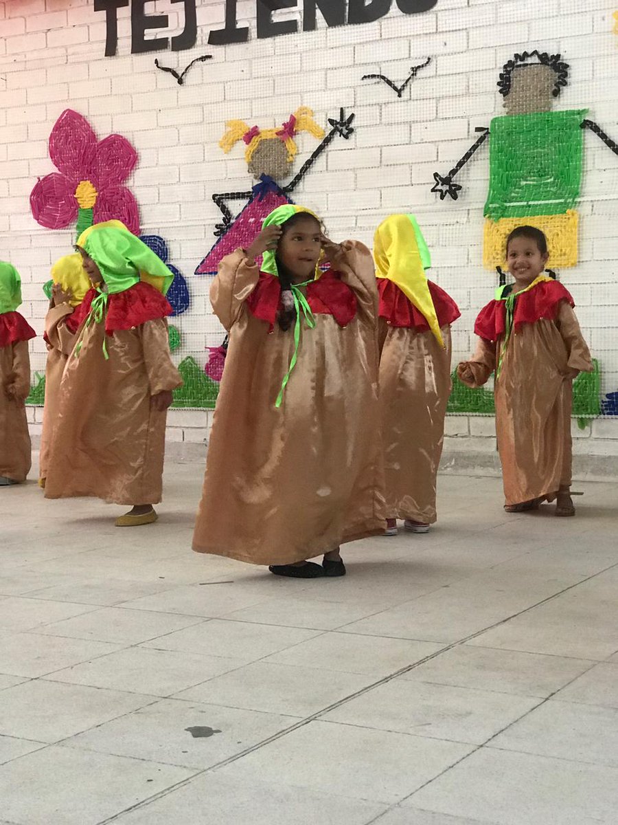 DianaPelaezP's tweet photo. Así viven los niños de @FundTiempoFeliz en el CDI Ciudadela 20 de Julio su clausura 2018. 
Disfrutamos un #tiempofeliz lleno de alegría, imaginación y creatividad con niños, niñas y familias https://t.co/Y5lLQtESP0