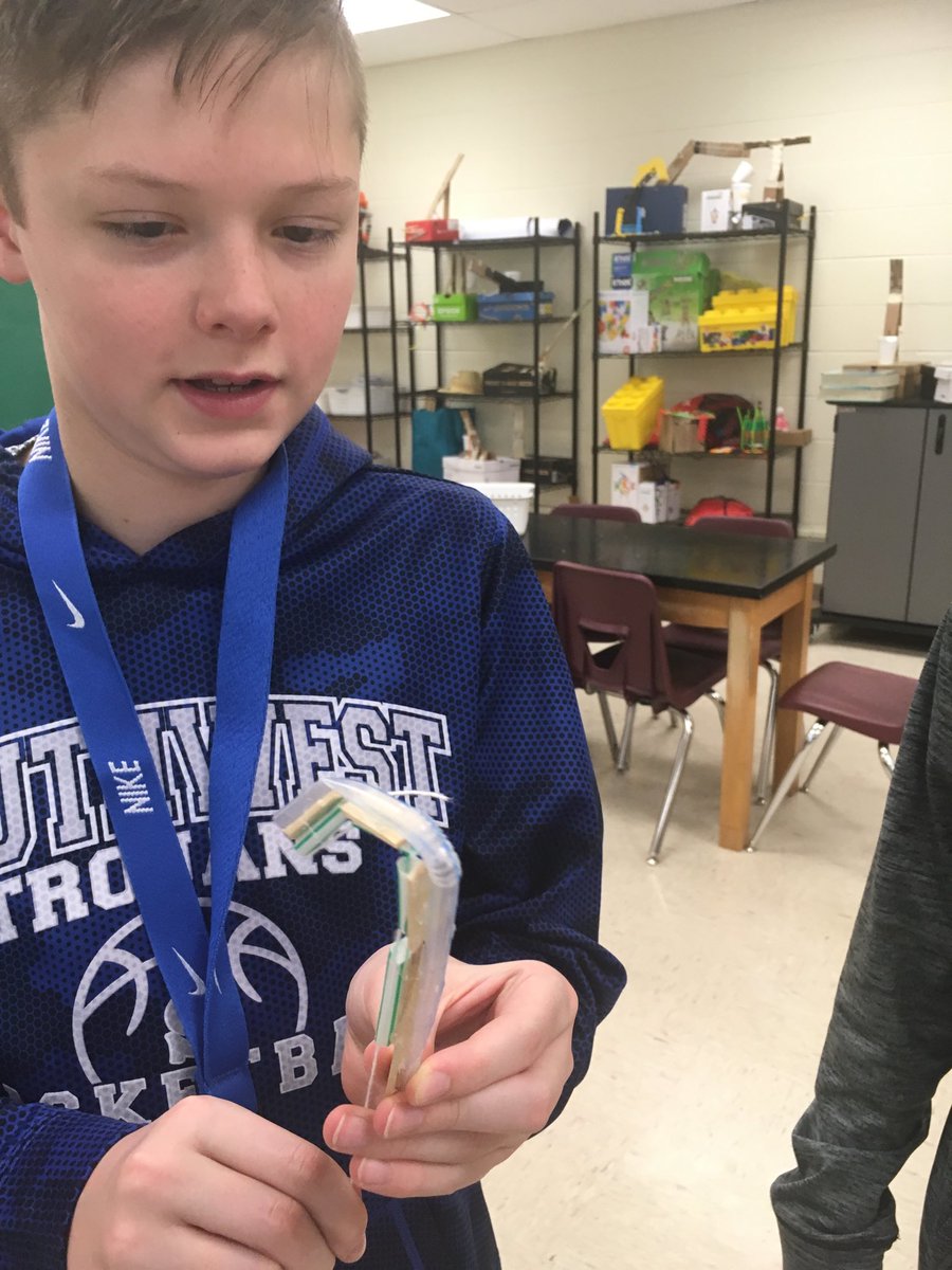 Used ⁦the <a href="/GBLombardi/">GB Lombardi MS</a>⁩ STEAM Room w/ 7th grade science to make mechanical fingers! Thanks to ⁦<a href="/denPRock/">Dennis Rockhill</a>⁩ for sharing glue guns with us!! #SpartanSTEAM #GGBSTEMNetwork #GBAPS