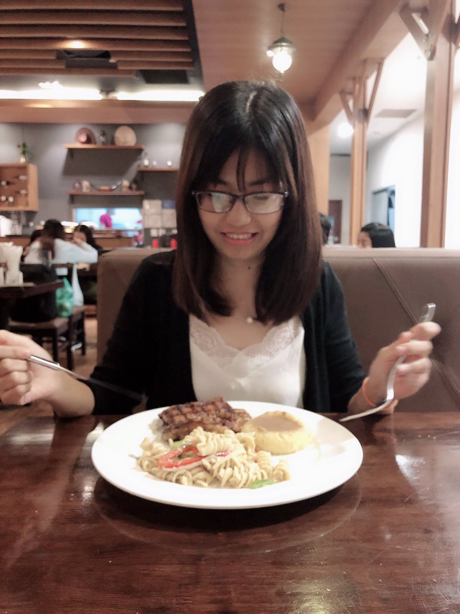 KhaingSuSuHlai1's tweet image. #fierychicken@astonssteakhouse