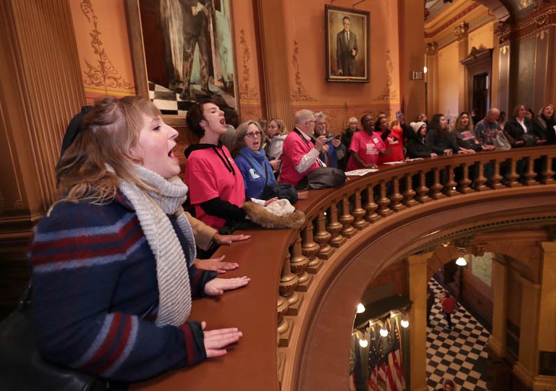 MISenDems's tweet photo. Welcome to the PEOPLE'S house. Michiganders packed the rotunda today to make it loud and clear: Power belongs with the people. Michiganders are working harder than ever to build the better Michigan that we all envision. #MichiganDeservesBetter #MIPowerGrab #GOPShameDuck #mileg https://t.co/sVApqTuF5q