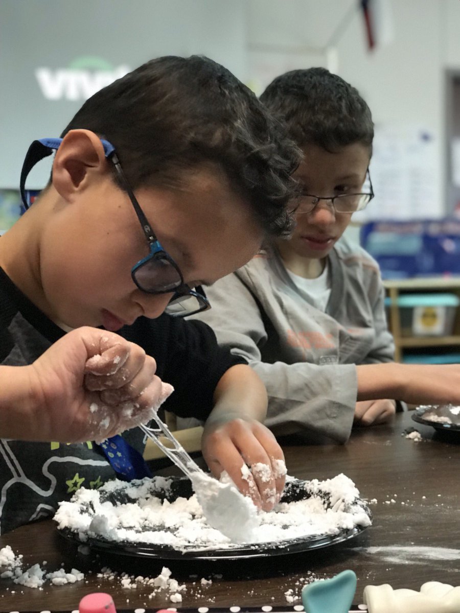 Audreyv127's tweet photo. It’s snowing in SLC! We survived the BLIZZARD! #onlyonelakeview @LakeviewBobcats https://t.co/3EH9BfwTNf