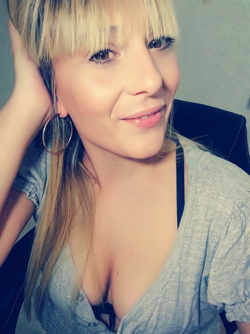 Lo pasamos bien?? Estoy en directo en https://t.co/w1YeIEwAt4 #ChicasCima que se te ocurre? 😈😜 @EstudiosCima<a href="/tag/chicascima"class="tags"><span>#chicascima</span></a>