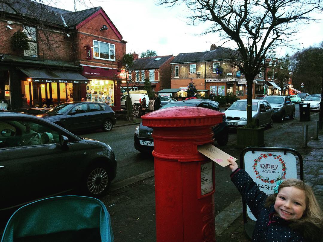AngelAndTheBee's tweet photo. Mummy’s little helpers are posting a few orders on a very pretty &amp; Christmassy Beech road #mummyslittlehelpers #etsy #illustration #cards #christmas #manchester https://t.co/0Mq9OlCdKI