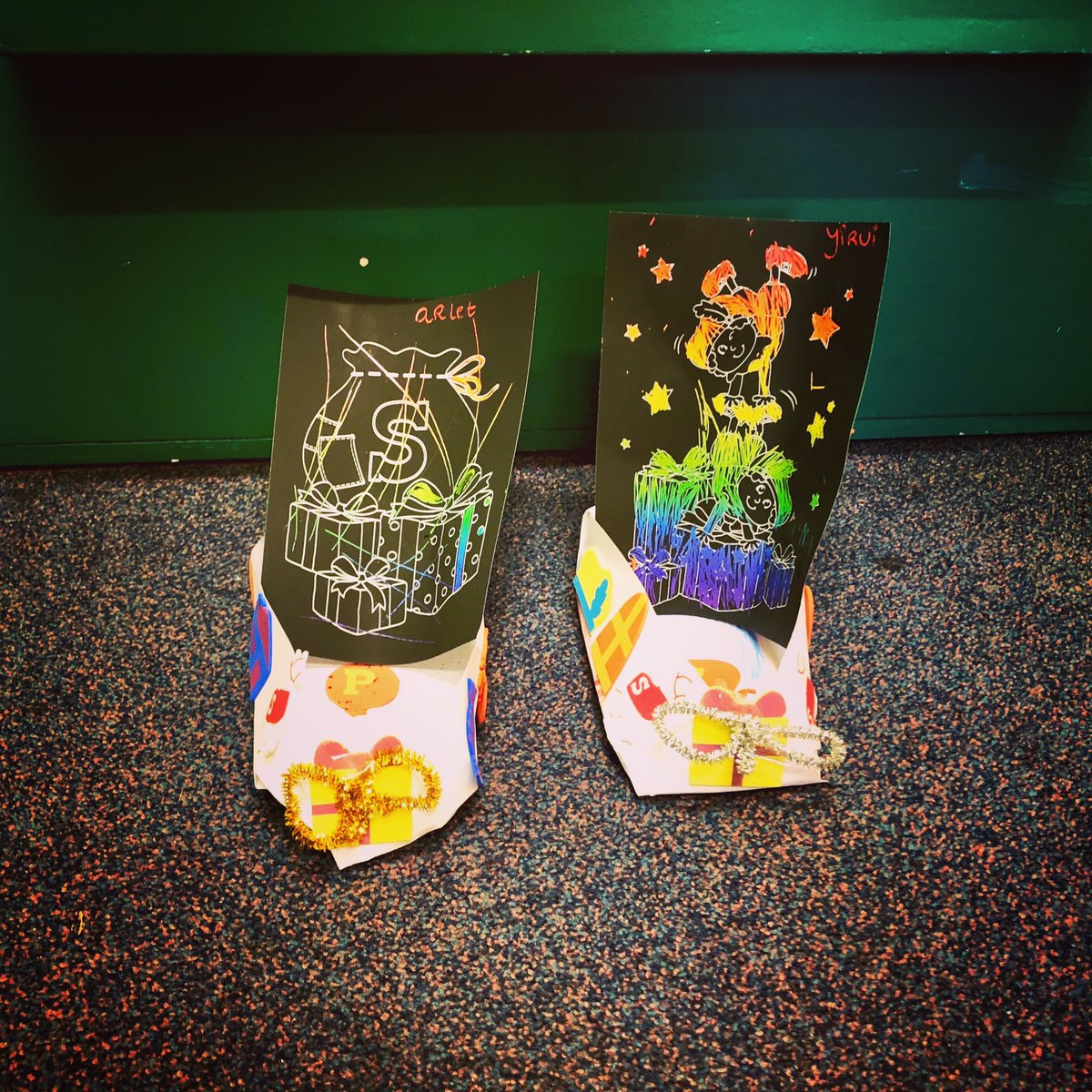 “Schoentjes zetten”! Tomorrow is December 5th: Sinterklaas! Let’s hope Piet will visit the Koningshof tonight and bring some presents for the children! 😃 #Sinterklaas #selfmadeshoes #childcare #congress #chains2018