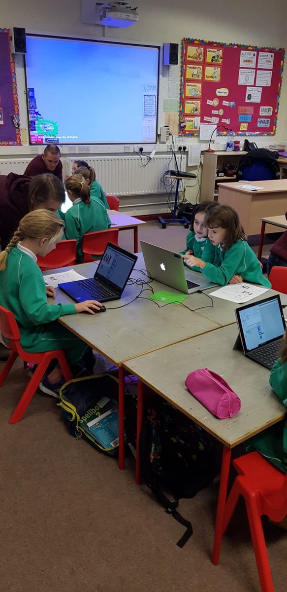 StCatherinesNS's tweet image. Great fun coding today in Rang a dó. We made Christmas Cards using Scratch Software. Many thanks to Mr Casey and his friends for all their help.