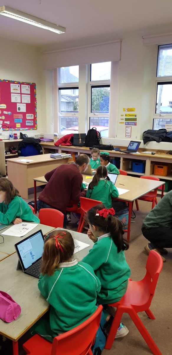 StCatherinesNS's tweet image. Great fun coding today in Rang a dó. We made Christmas Cards using Scratch Software. Many thanks to Mr Casey and his friends for all their help.