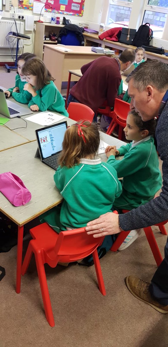 StCatherinesNS's tweet image. Great fun coding today in Rang a dó. We made Christmas Cards using Scratch Software. Many thanks to Mr Casey and his friends for all their help.