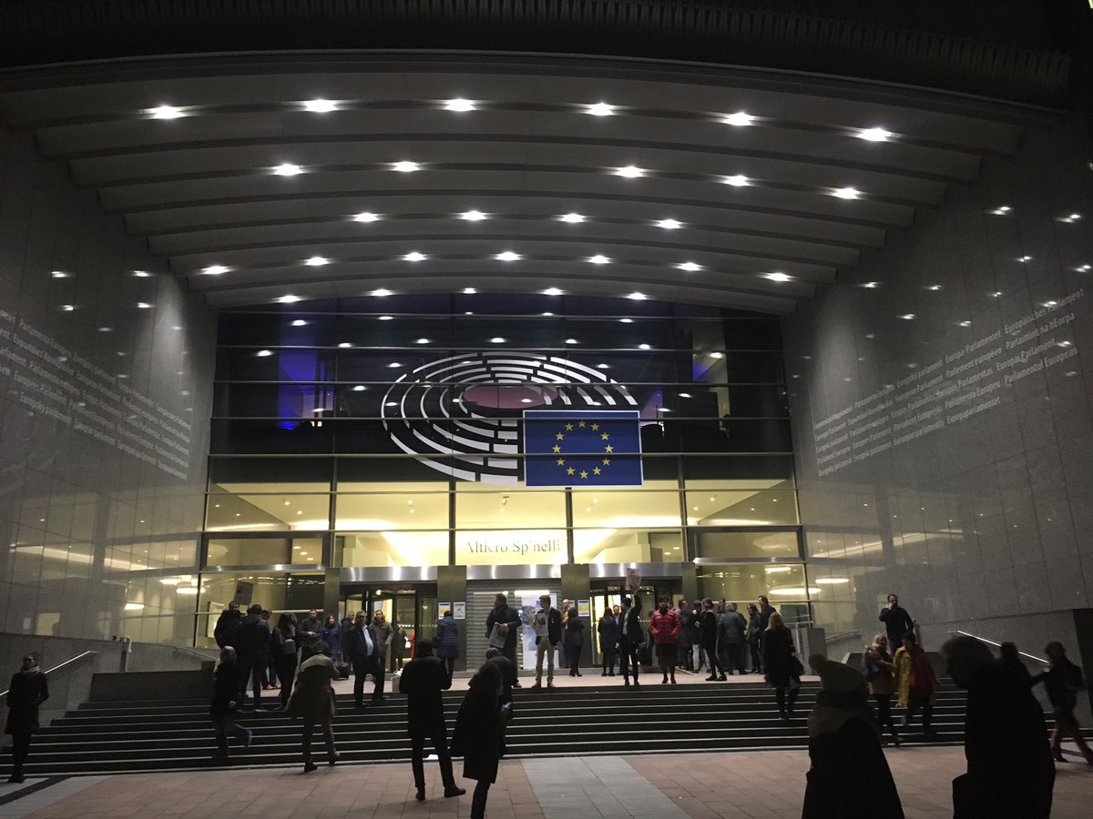 Met een flinke delegatie uit Drenthe in Brussel. Wint Drenthe de titel European Community of Sport? Fingers crossed! #drenthesportregioeu