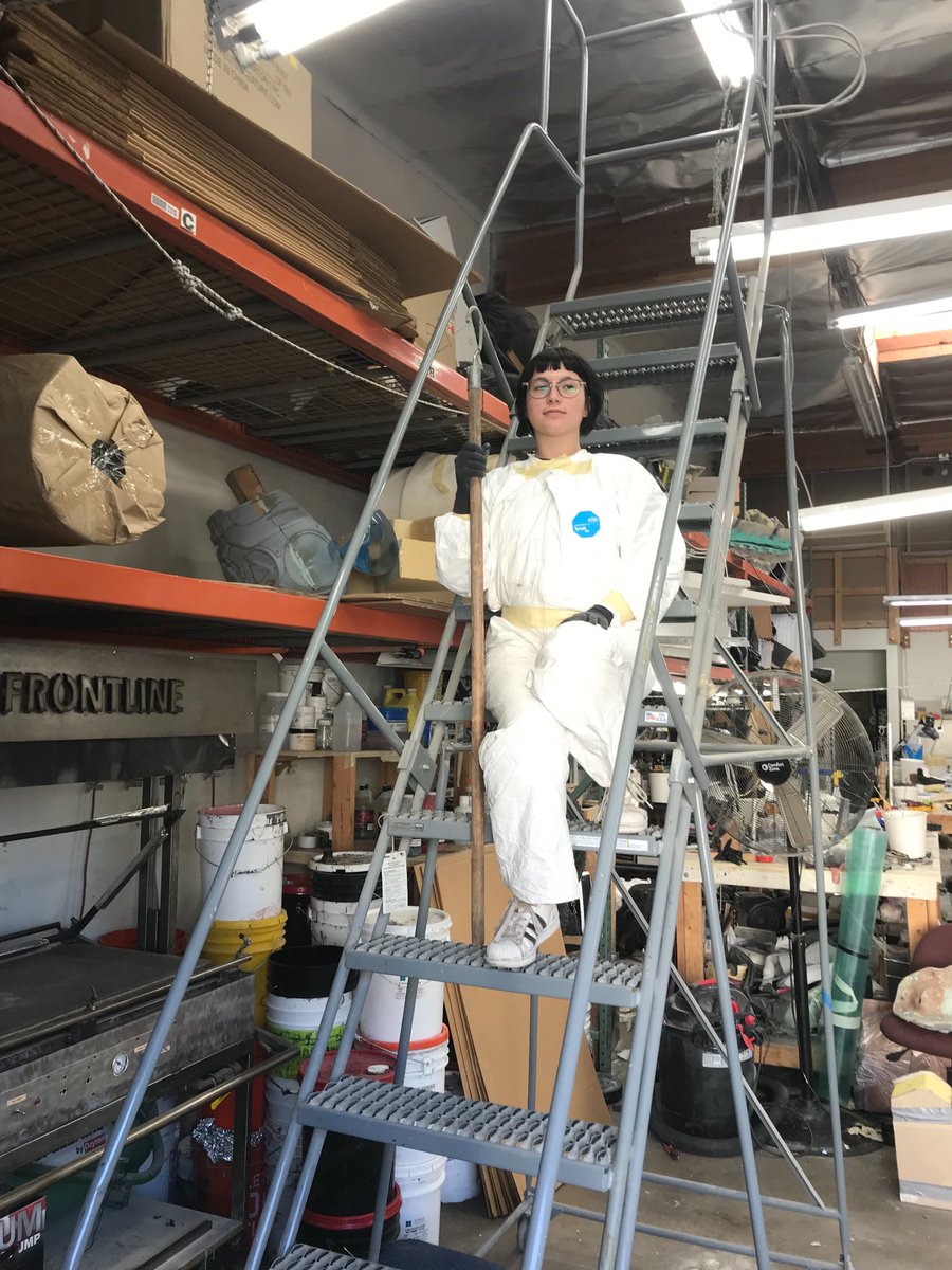 alewisart's tweet photo. The Garbage Queen says: “Please Recycle” https://t.co/TlMK18fy8a