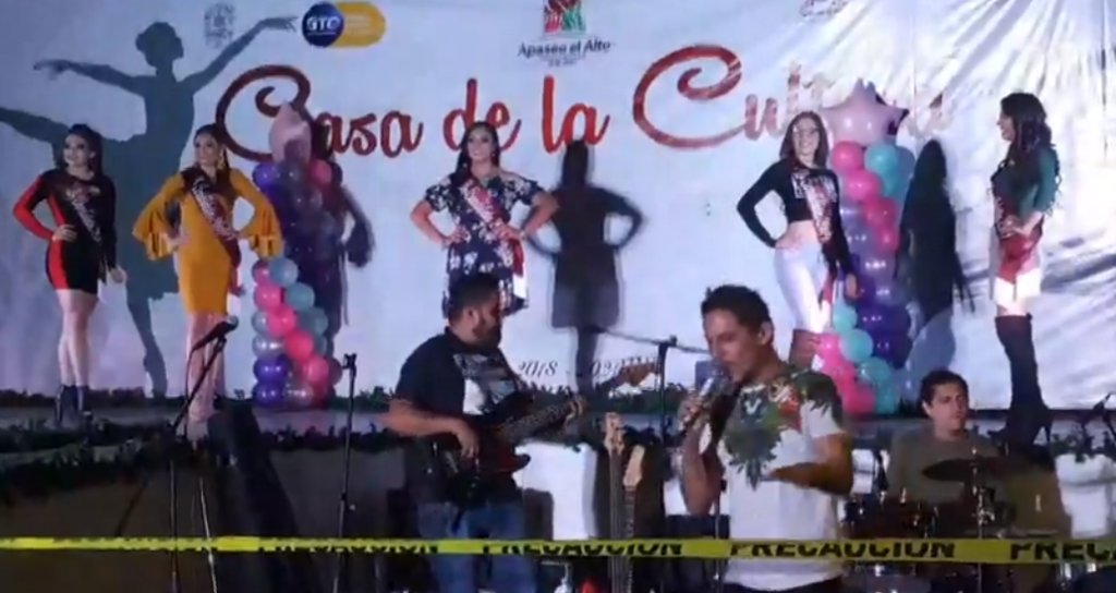 noticabos's tweet photo. Exhibición de vehículos y Candidatas a Reina de la Feria de Apaseo el Alto https://t.co/GZSxzdKgKn https://t.co/FJNO43QV4C