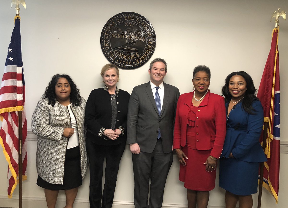 SaraforTN's tweet photo. It was my honor to nominate my good friend and colleague @yarbro as our new Democratic Leader. I also want to congratulate our new Caucus Chair @RepAkbari. I am confident this group of leaders will move our state forward. #FightingFive https://t.co/C6RfudVR6J