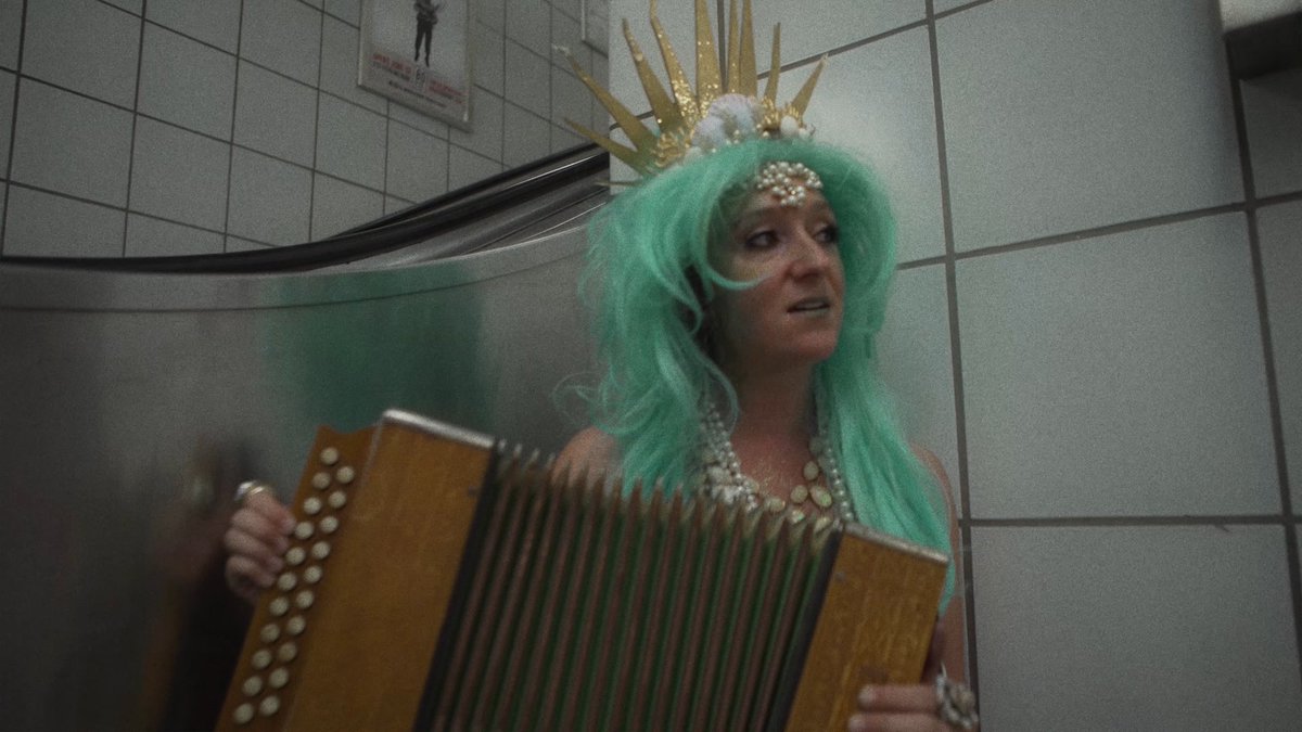 CBCArts's tweet photo. This mermaid asks all the questions about love and relationships that you're too scared to: https://t.co/mivhKkJLHV #TheShadowsCBC https://t.co/hQMx5dBRzQ