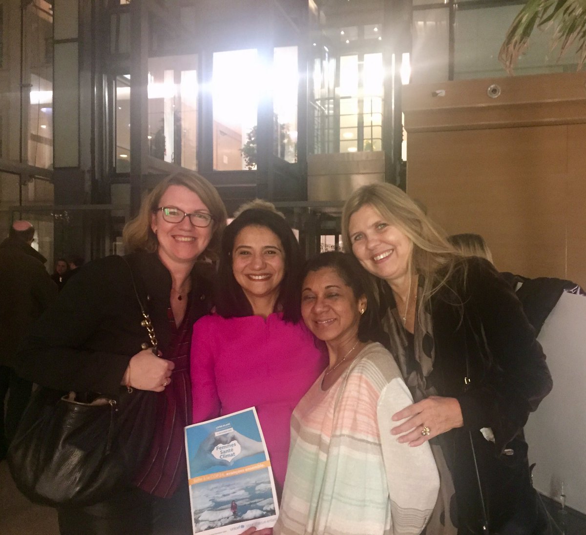 louisarenoux's tweet photo. Merci pour cette fabuleuse soirée #femmesCOP24 @UNICEF_france @Bpifrance ! So proud ! Le livre est en ligne https://t.co/lJaFYJrnzr cc @AXielles @digital_ladies @ENERGIE_Femmes @R20Paris @PariteAssurance @j_jaures @Ass_FemmesParis @CyrielleHariel @VulfranDeR @We4Planet_ https://t.co/rEoBb0OxpV
