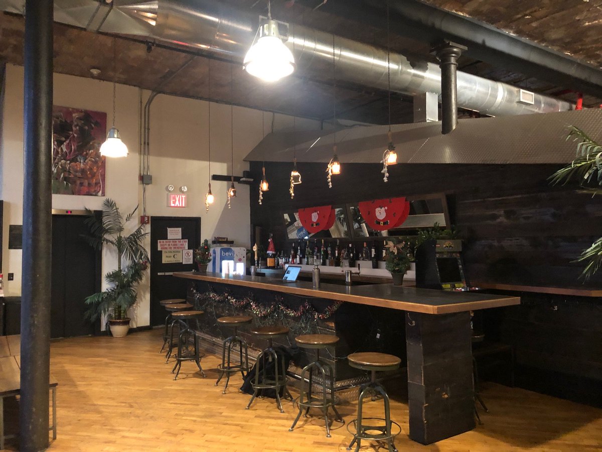jamsessionsgo's tweet image. Pizza has been ordered. About to head out to grab some beers! Getting ready to jam with everyone!! Check out the new spot 😎 Thanks @Handshake!