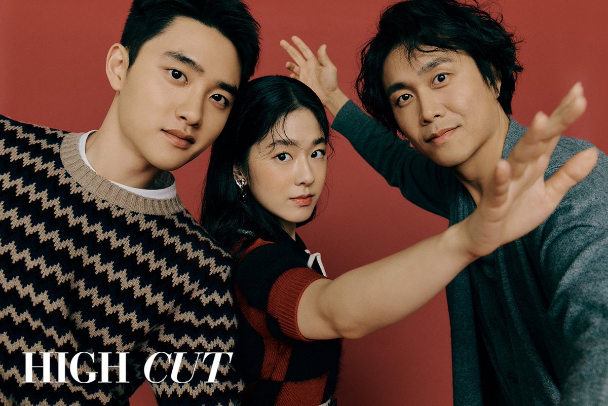 highcutstar's tweet photo. #HIGHCUT VOL.232 #스윙키즈   
영화 <스윙키즈>의 주역, #도경수 #박혜수 #오정세 그리고 #강형철 감독이 하이컷 커버를 장식했습니다. 화보 및 영화에 관한 인터뷰는 12월 6일 발간하는 하이컷 232호를 통해 만날 수 있어요. 
#하이컷 #HIGHCUT #highcutstar #SwingKids #Dohkyungsoo #ParkHyesu https://t.co/B0YVL0Syq6