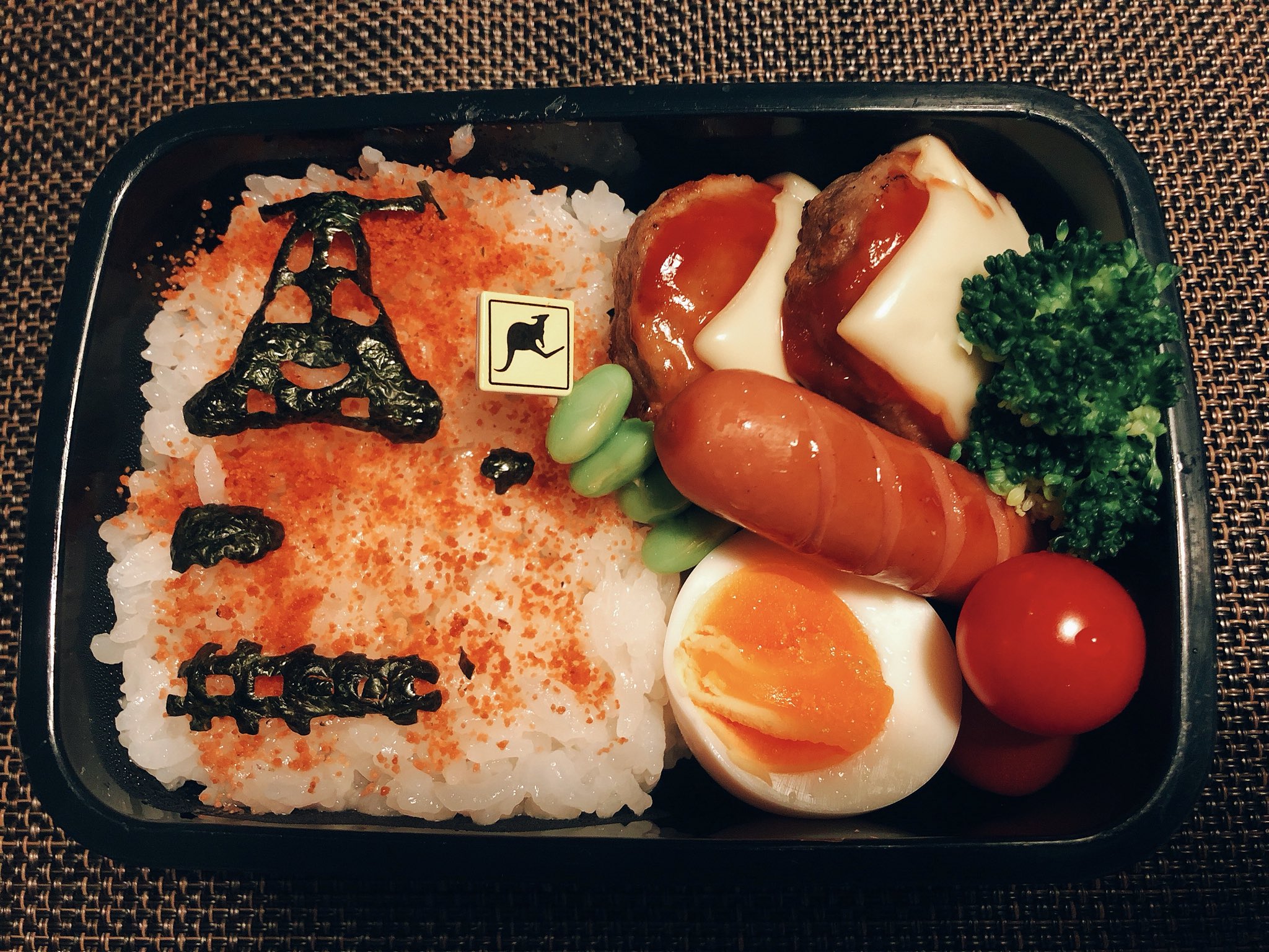 めがねかぁさん トーマスカットのりというのを見つけキャラ弁とか出来ないから有難い とさっそくやったらハロルドがホラーに つくづくキャラ弁とかむいてないんだな お弁当 幼稚園弁当 T Co Ykrwmgsz5n Twitter