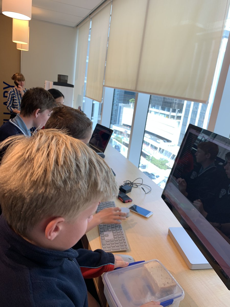 BronSt's tweet image. #hackmini