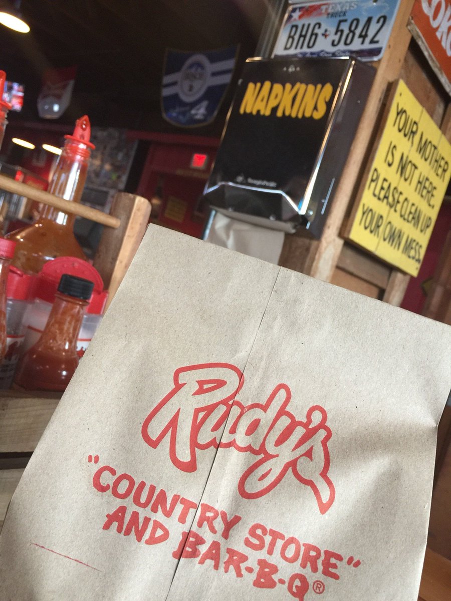 monakosta's tweet photo. 🤤 (@ Rudy's Country Store &amp; Barbeque - @rudysbbq in Pharr, TX) https://t.co/ms47xnq0WT https://t.co/XXPWzeYmwn