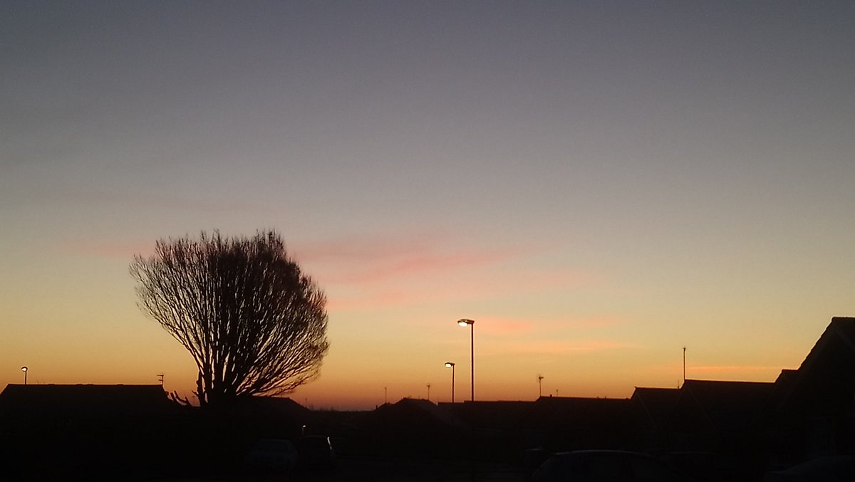A #biglincolnshiresky #sunrise this morning #StormHour <a href="/StormHour/">#StormHour</a> <a href="/LincsSkies/">Lincolnshire Skies</a> <a href="/DeepingsSkies/">The Deepings Skies</a>