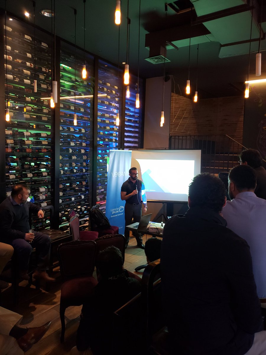 vmugchile's tweet photo. Ya estamos en vivo con @agmalanco en el Chile @MyVMUG #vmugchile #vmug #vmware #veeam https://t.co/2y9TDQoyjb