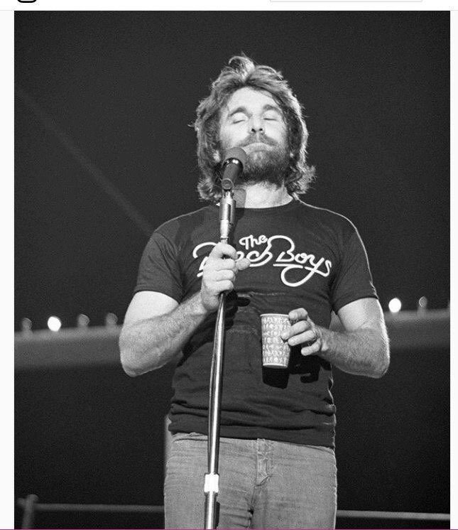 WILSONDENNIS83's tweet photo. Hoy es el 74 aniversario del nacimiento de una estrella...fugaz,si,pero intensa!!!!Bateria,pianista,surfero,piloto,padre,amante,pescador,un loco adorable...😍😍😍💪💪 #FELICIDADES #DennisWilson #THEREALBEACHBOY #DENNYTHEDRUMMER @beachboyslegacy @TheBeachBoys @BrianWilsonLive https://t.co/H1RN7UOavc