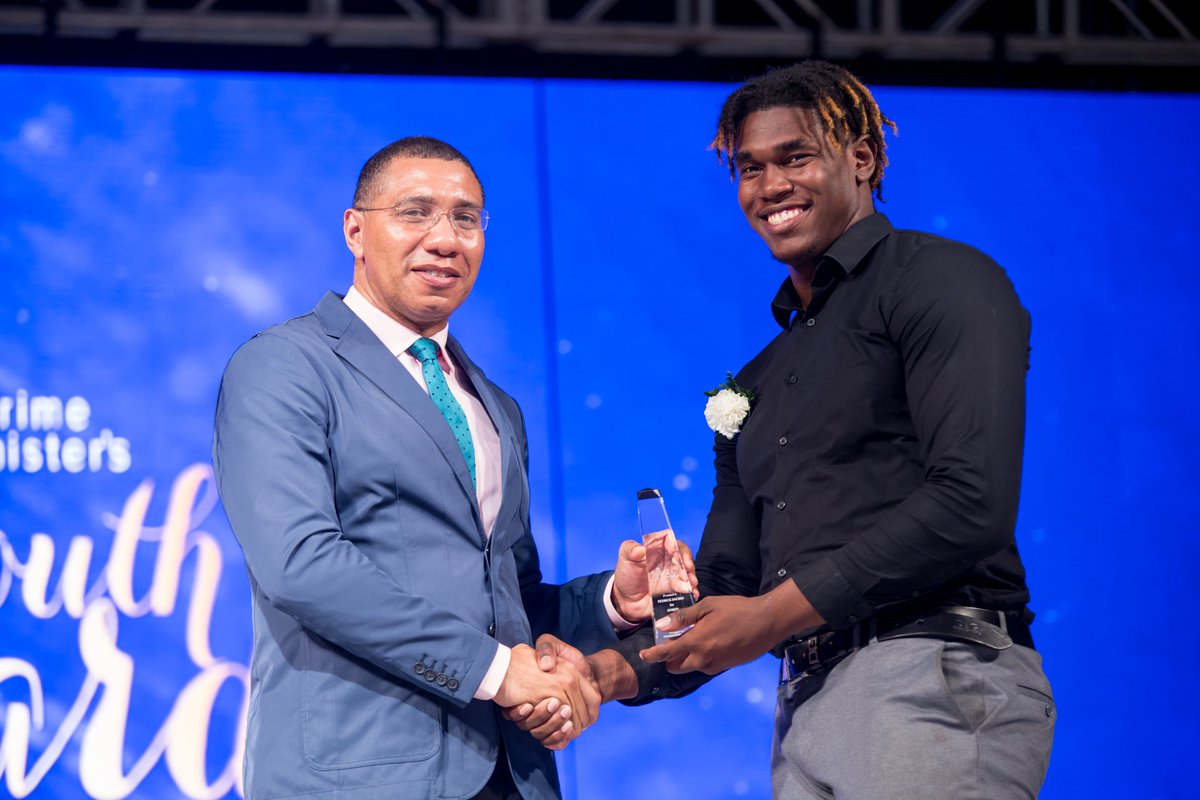 YouthJamaica's tweet photo. Discus thrower Fedrick Dacres is a diamond league winner, Commonwealth Games record holder, national record holder, & the 1st Jamaican discus thrower to win gold at the World Junior Championships in Athletics! He is now a #PMYouthAwardee in Sports!
#PMYAStories
#levelUPJa https://t.co/GEJdiQn9Bf